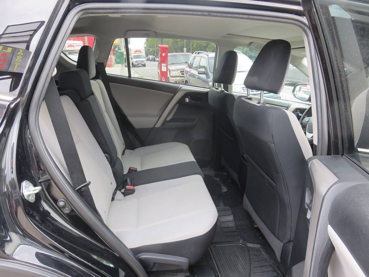 Used 2018 Toyota RAV4 XLE w/ Plus Extra Value Package AWD/4WD image 20