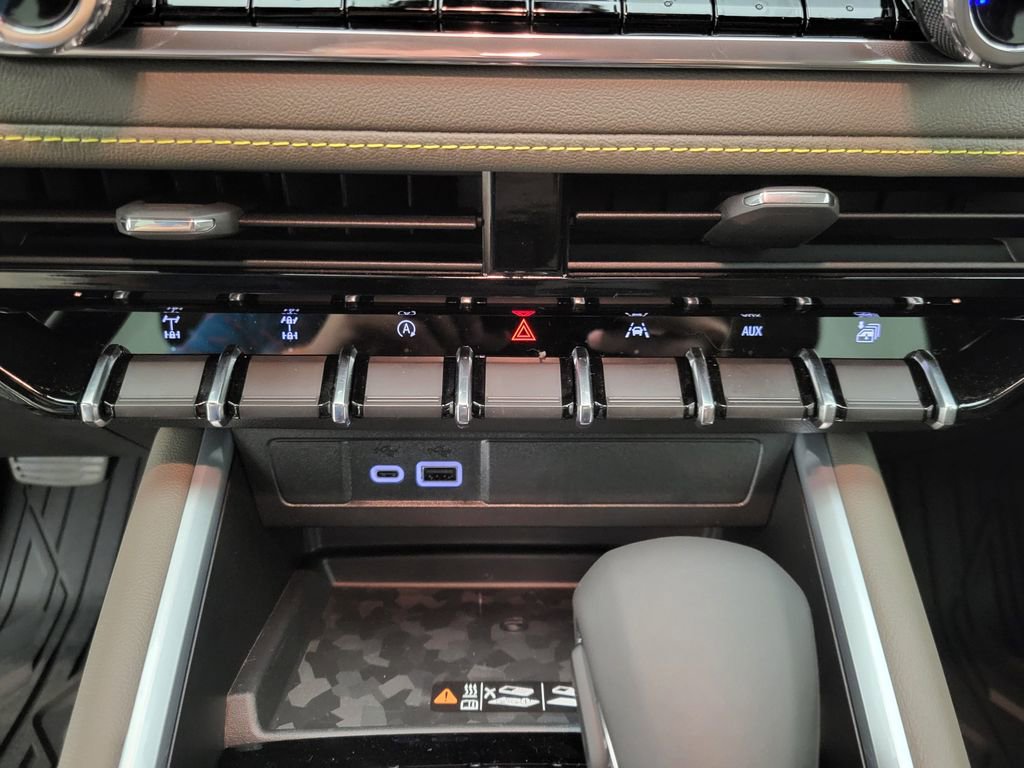New 2026 Chevrolet Colorado ZR2 w/ Technology Package image 8