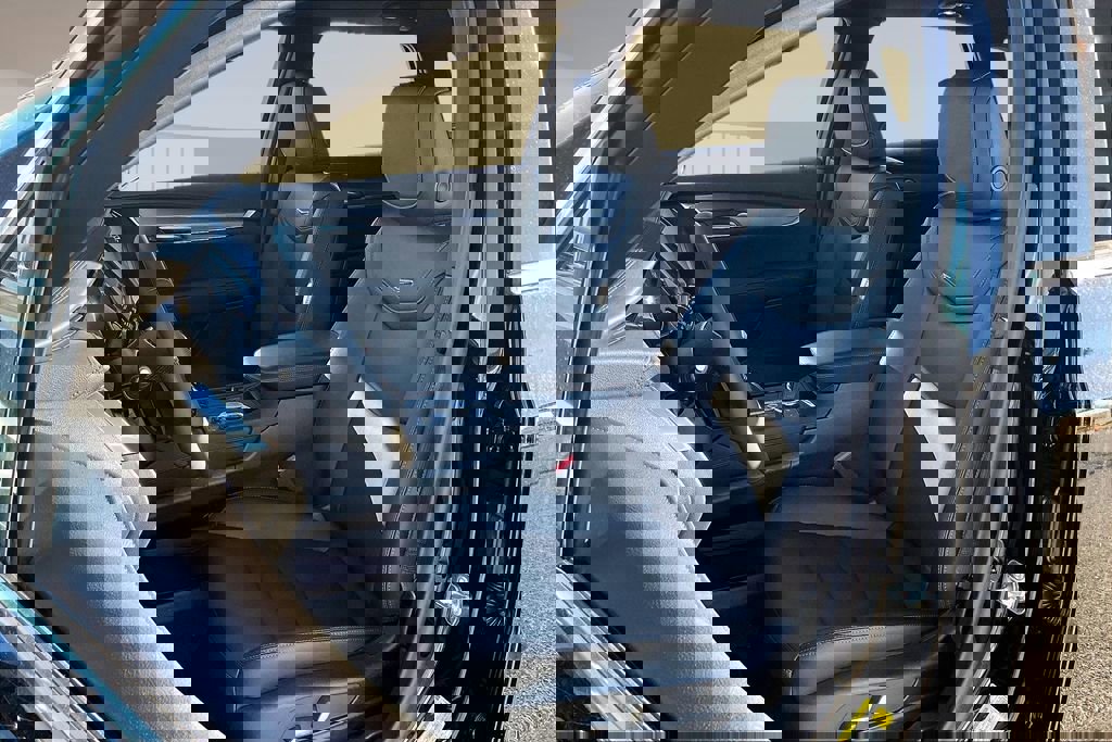 New 2026 Cadillac XT5 Luxury image 9