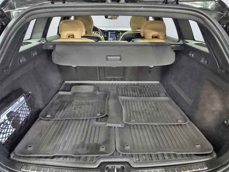 Used 2020 Volvo V60 T5 Cross Country w/ Protection Package Premier image 23