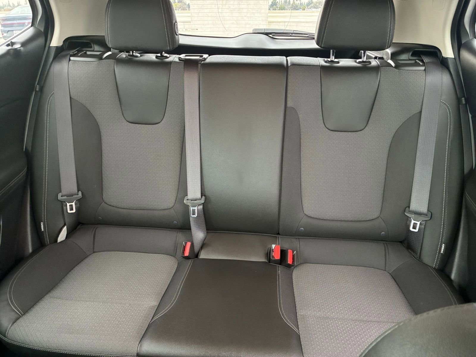 Used 2025 Buick Encore GX Preferred image 37