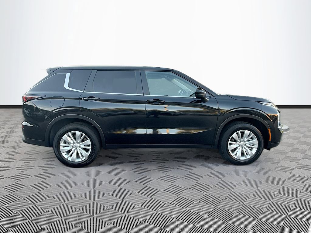 New 2026 Mitsubishi Outlander ES image 4