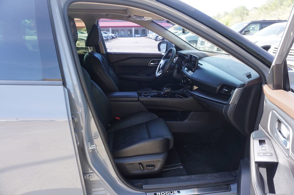 Used 2023 Nissan Rogue Platinum w/ Platinum Premium Package image 17