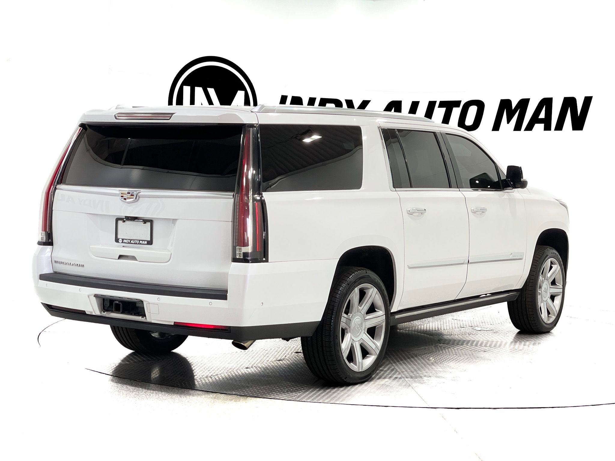 Used 2018 Cadillac Escalade ESV Premium Luxury AWD/4WD image 4