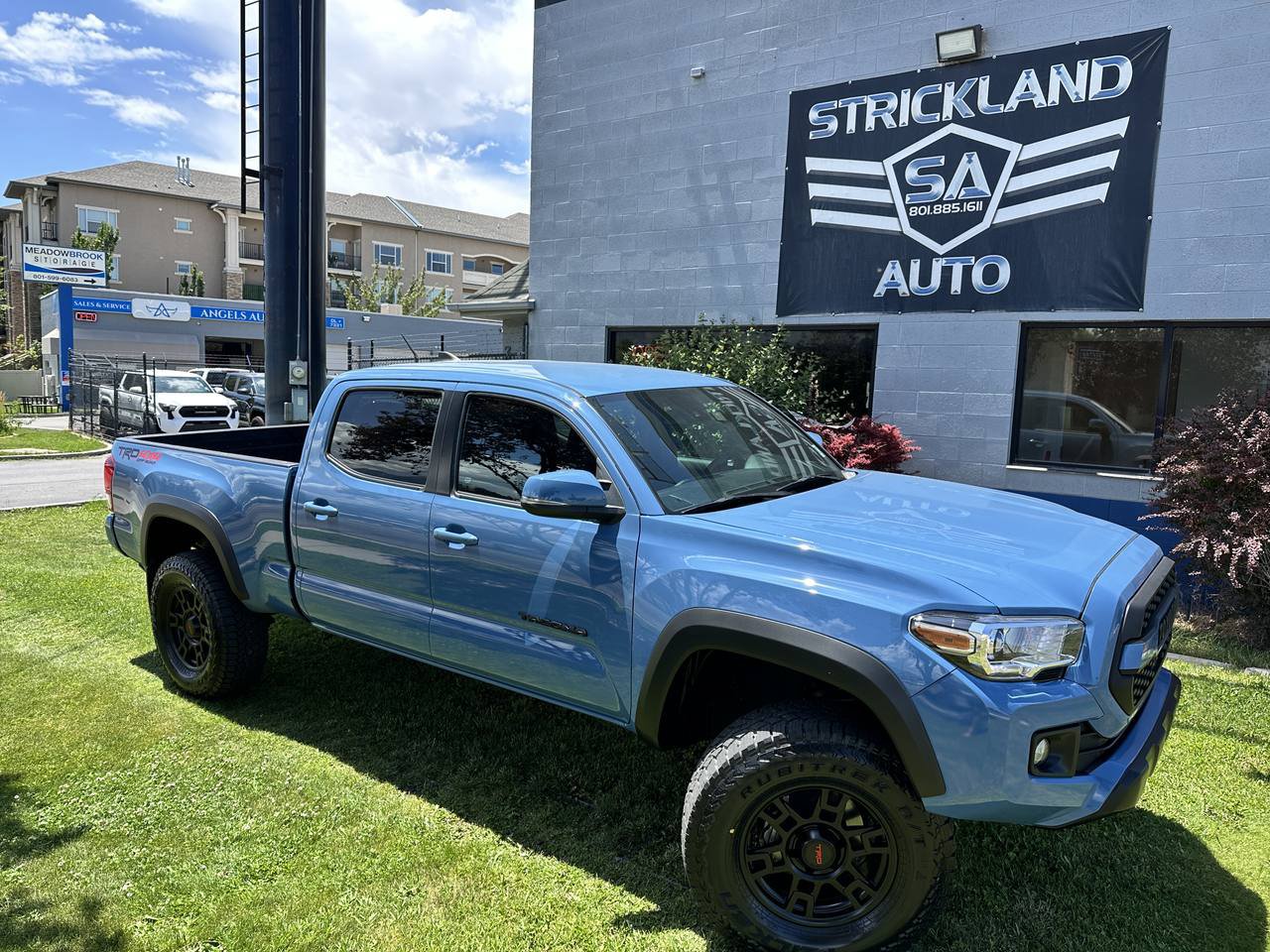 Used 2019 Toyota Tacoma TRD Off-Road w/ Technology Package AWD/4WD image 2