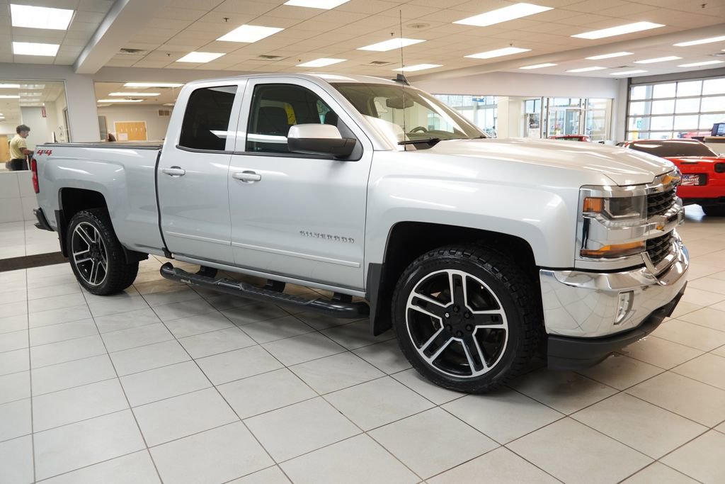 Used 2018 Chevrolet Silverado 1500 LT w/ LPO, Black Pack AWD/4WD image 13