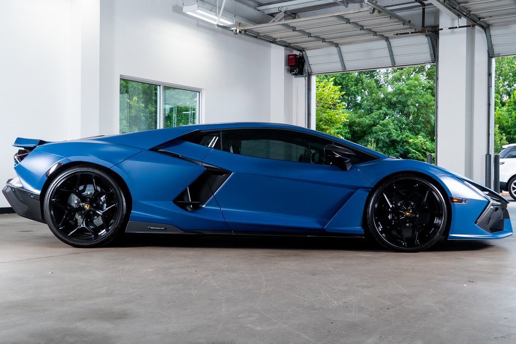 Used 2024 Lamborghini Revuelto image 7