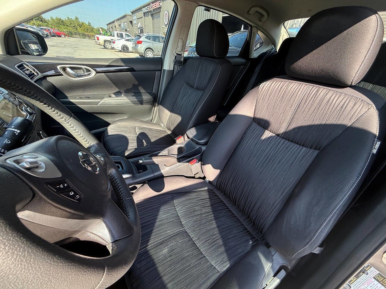 Used 2016 Nissan Sentra SV image 37