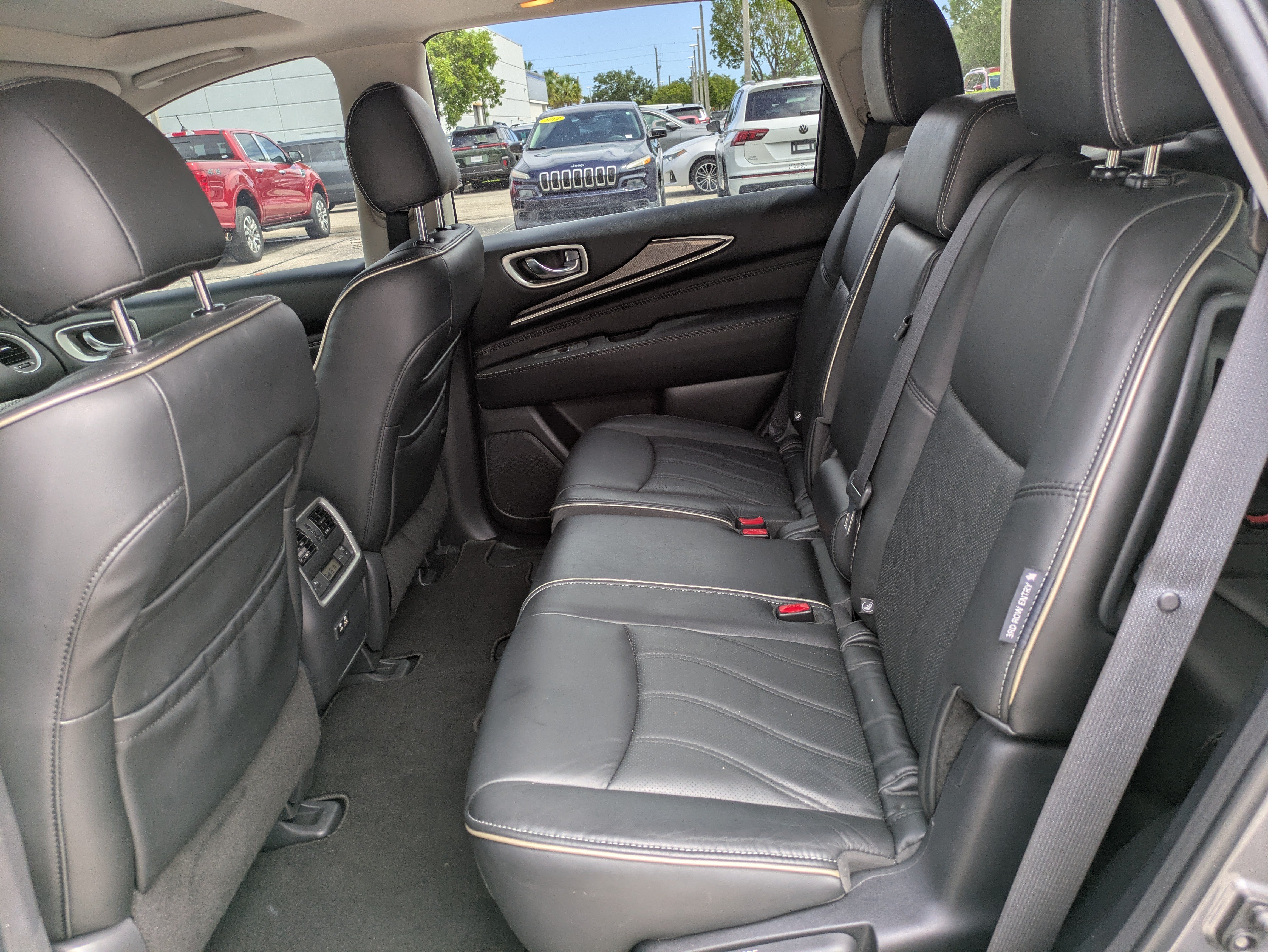 Used 2020 INFINITI QX60 Luxe w/ Essential Package FWD image 14