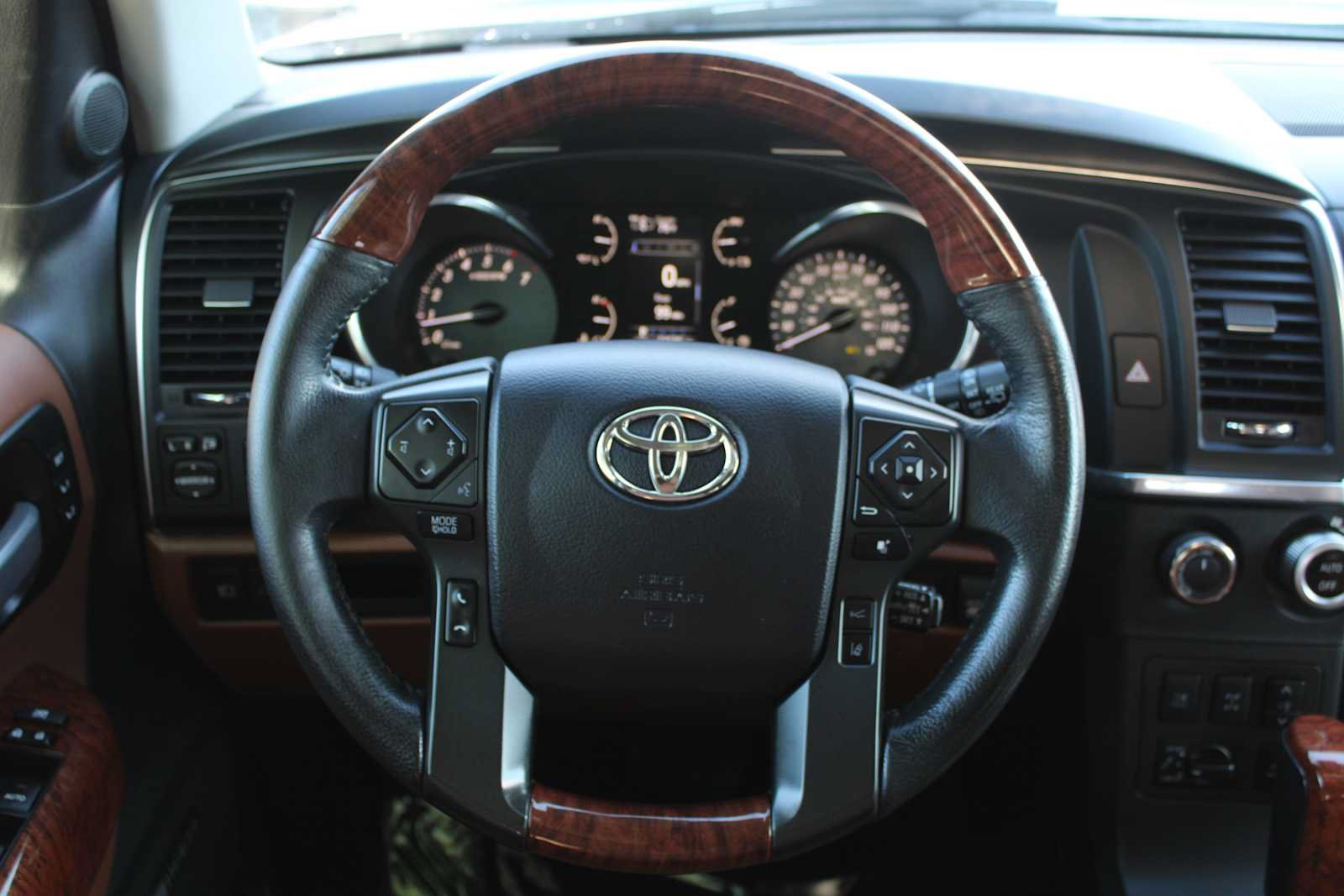 Used 2021 Toyota Sequoia Platinum AWD/4WD image 15