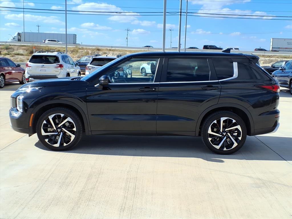 Used 2023 Mitsubishi Outlander SE image 6