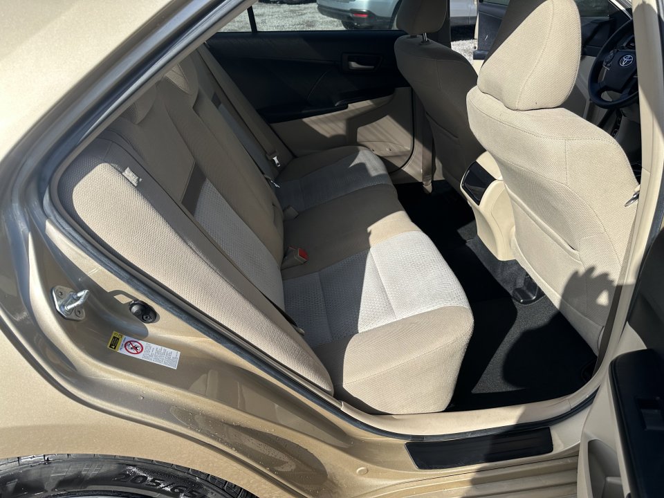 Used 2012 Toyota Camry LE image 16