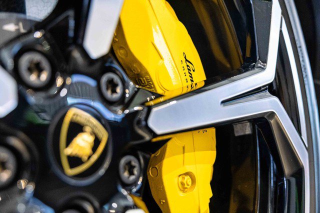 Used 2022 Lamborghini Urus image 46