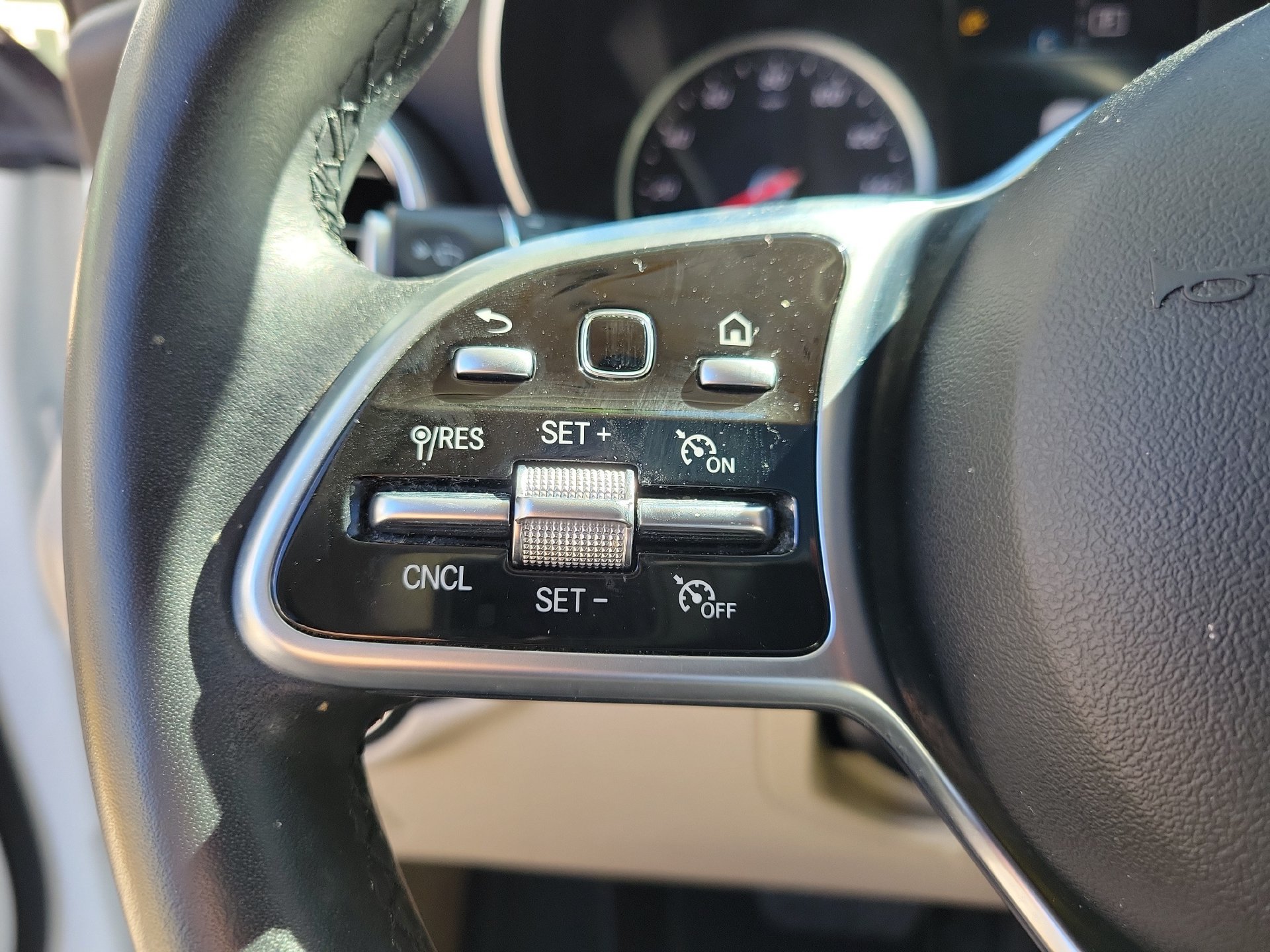 Used 2021 Mercedes-Benz GLC 300 w/ Premium Package image 37