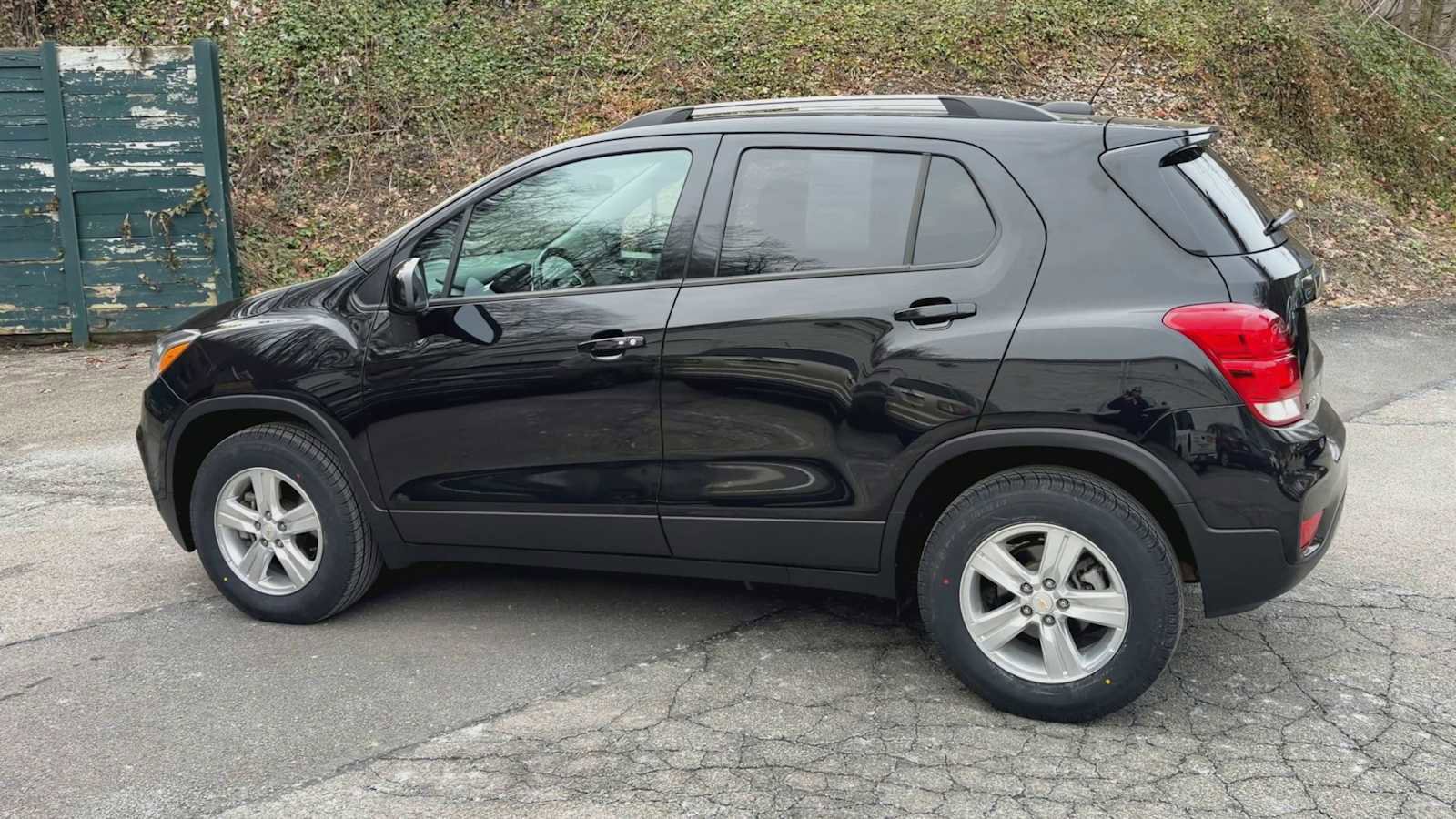 Certified 2022 Chevrolet Trax LT w/ LT Convenience Package image 7