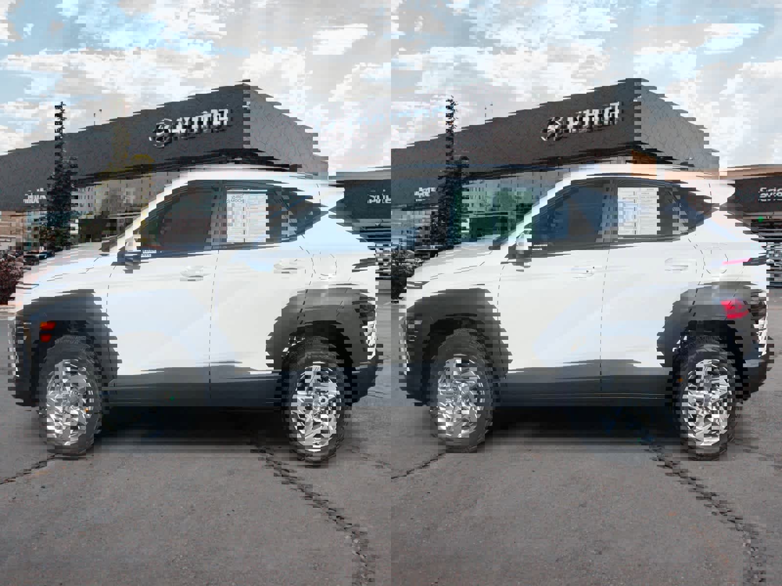 Used 2026 Hyundai Kona SE image 2