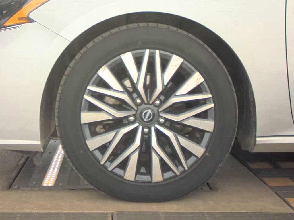 Used 2024 Nissan Altima 2.5 SV image 10