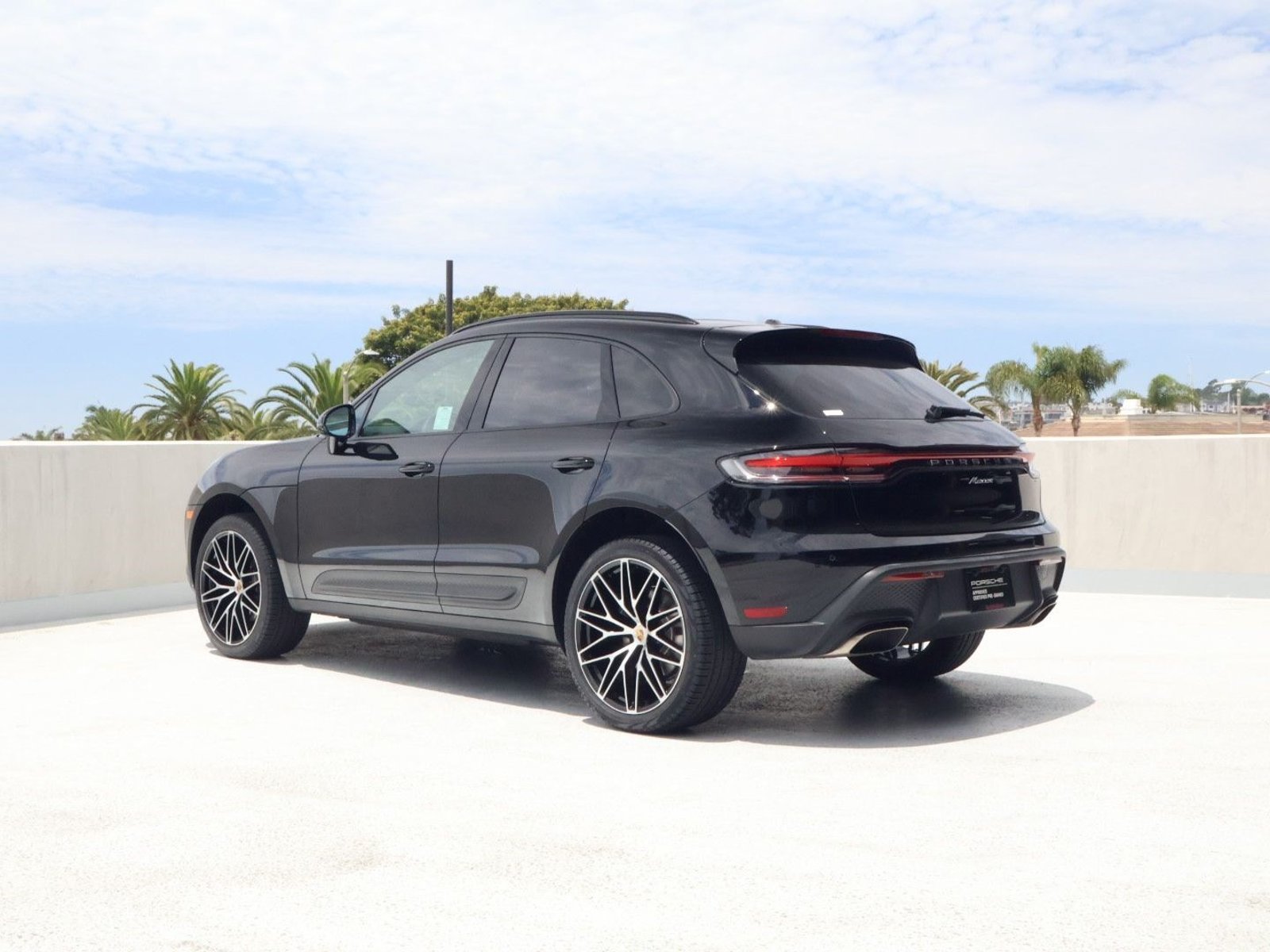 Certified 2026 Porsche Macan AWD/4WD image 3