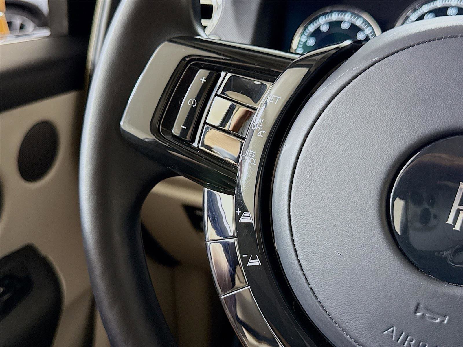 Used 2021 Rolls-Royce Cullinan image 24