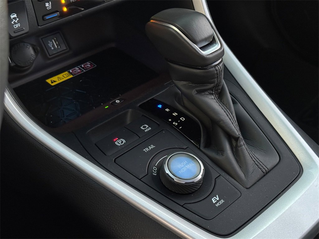 Used 2024 Toyota RAV4 Limited image 24