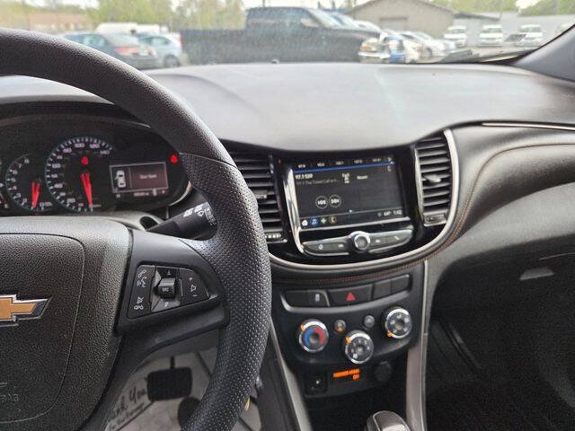 Used 2018 Chevrolet Trax LS FWD image 17