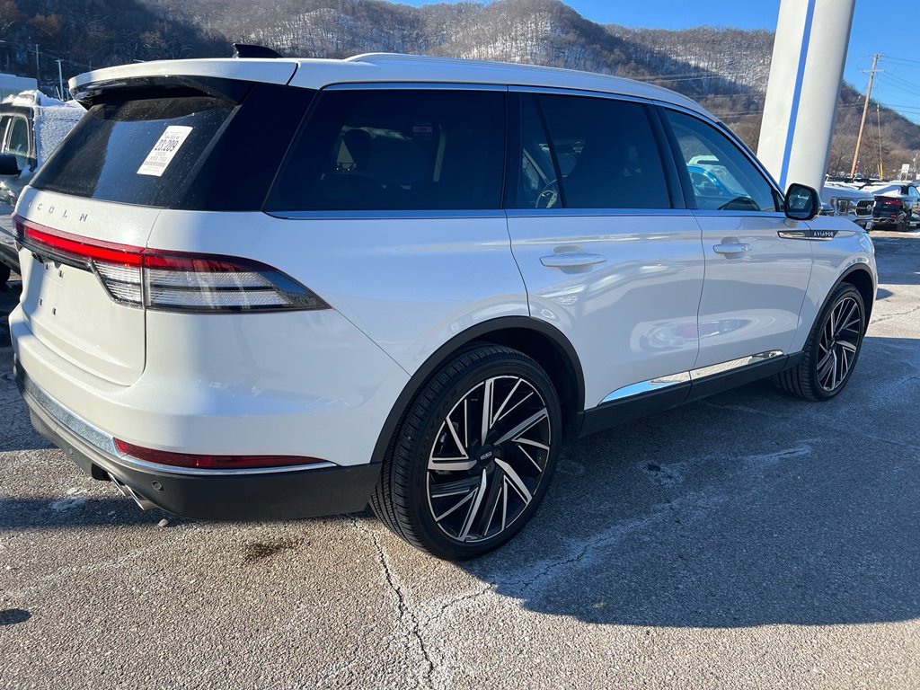 Used 2025 Lincoln Aviator Reserve w/ Equipment Group 201A image 4