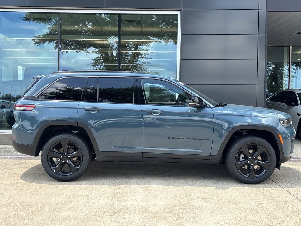 New 2026 Jeep Grand Cherokee Limited w/ Limited Altitude Package AWD/4WD image 2