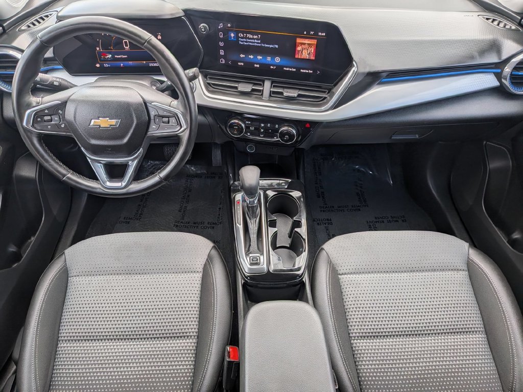 Used 2025 Chevrolet Trax LT w/ LT Convenience Package FWD image 24