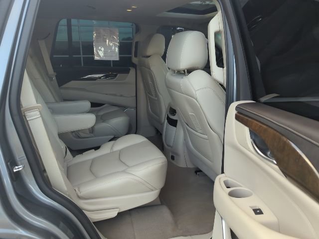 Used 2018 Cadillac Escalade Luxury image 19