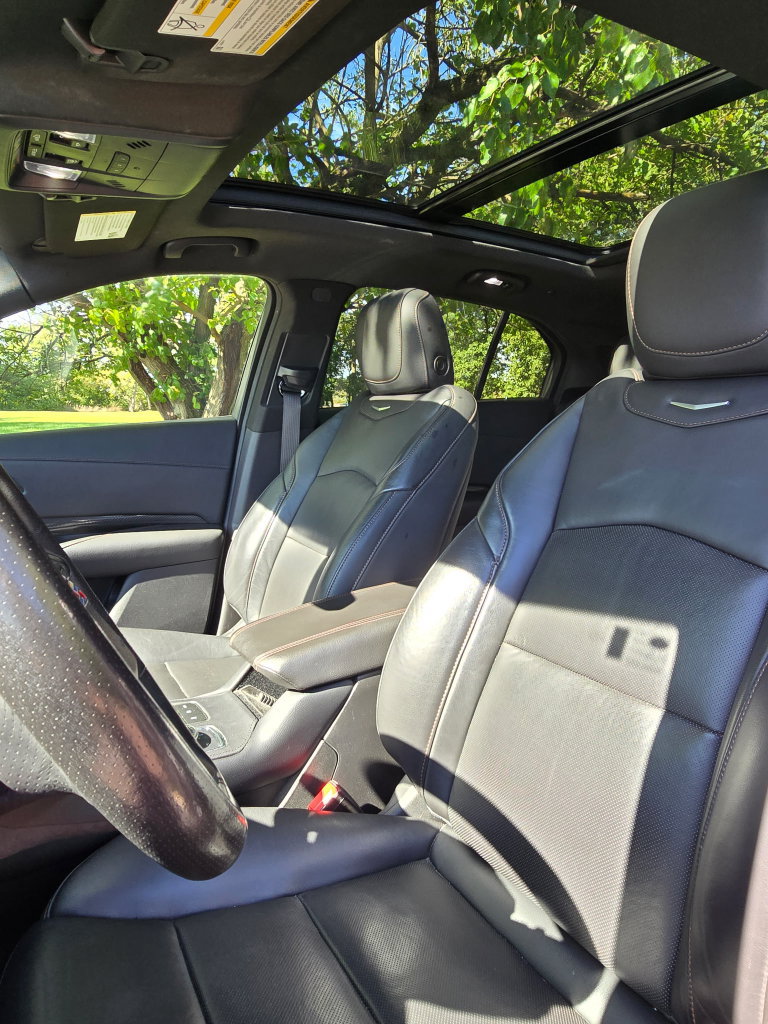 Used 2023 Cadillac XT4 Sport AWD/4WD image 5