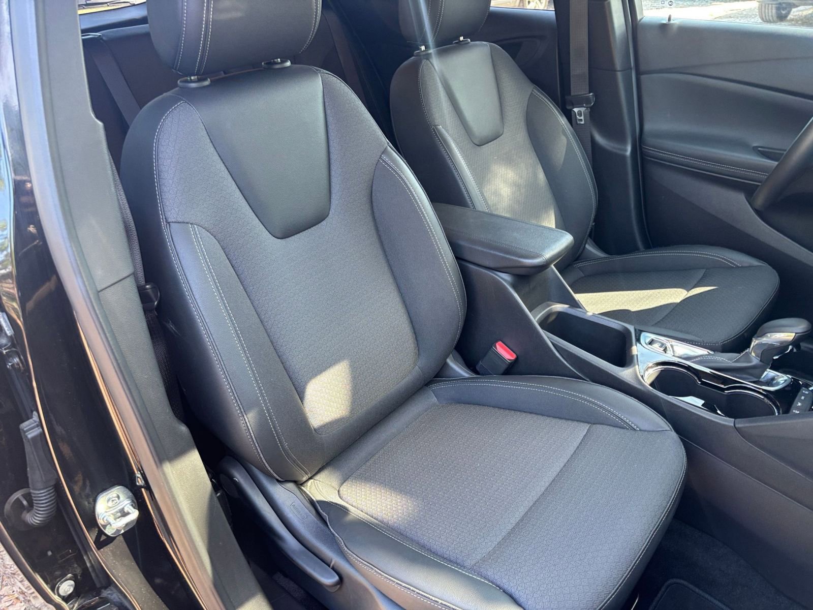 Used 2025 Buick Encore GX Preferred image 37