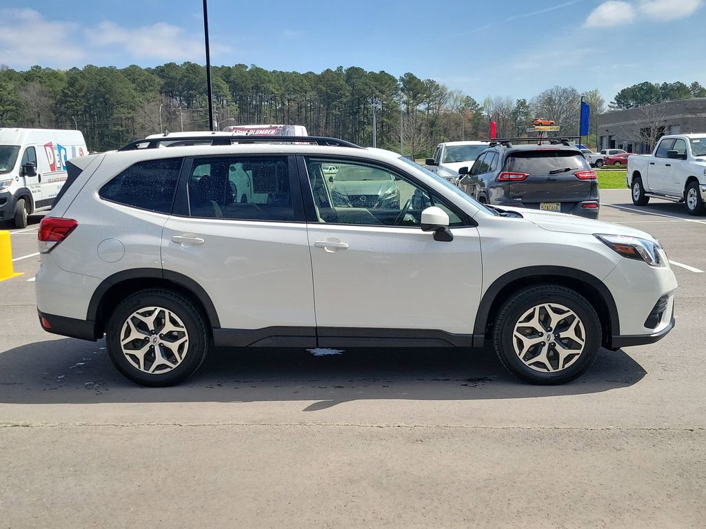 Used 2023 Subaru Forester Premium image 2