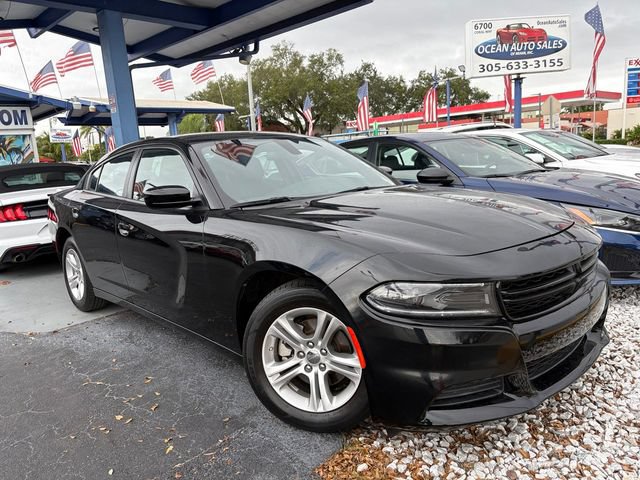 Used 2022 Dodge Charger SXT RWD image 2