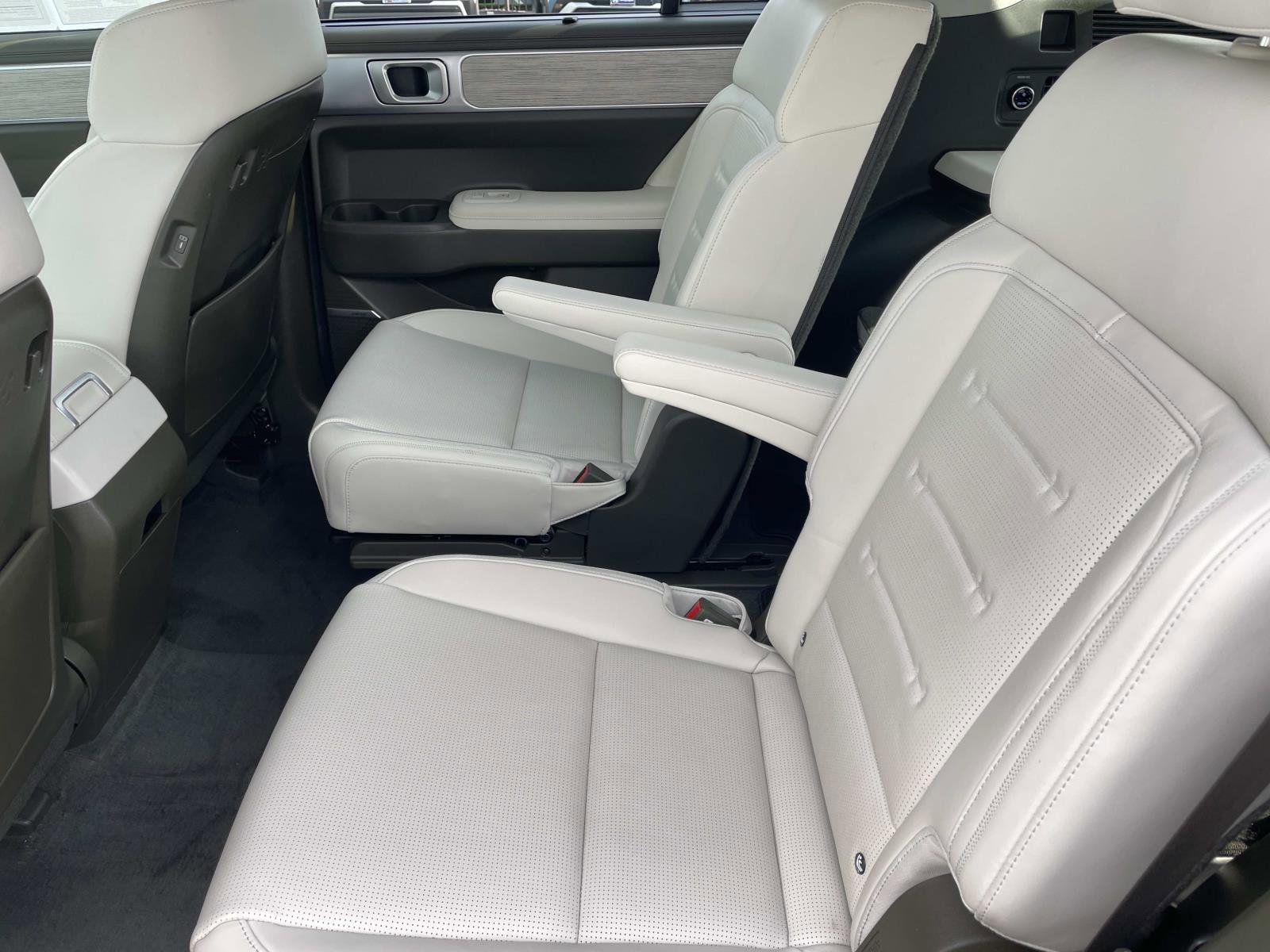 Used 2024 Hyundai Santa Fe Calligraphy image 25