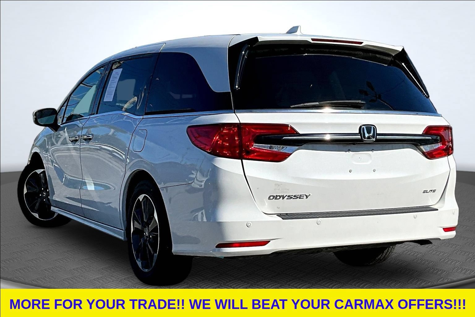 Used 2023 Honda Odyssey Elite image 3