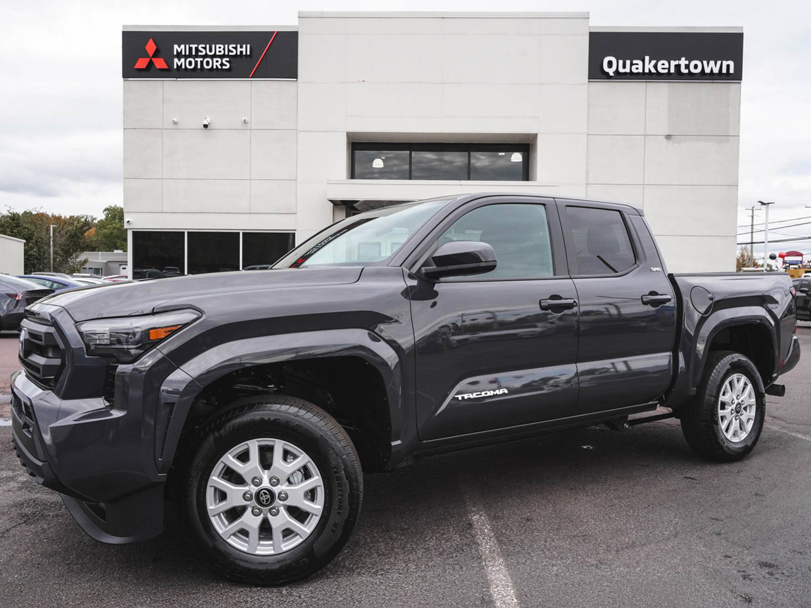 Used 2025 Toyota Tacoma SR5 video 1
