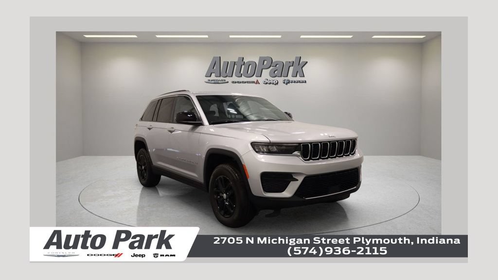 Used 2026 Jeep Grand Cherokee Laredo w/ Trailer Tow Package AWD/4WD image 1