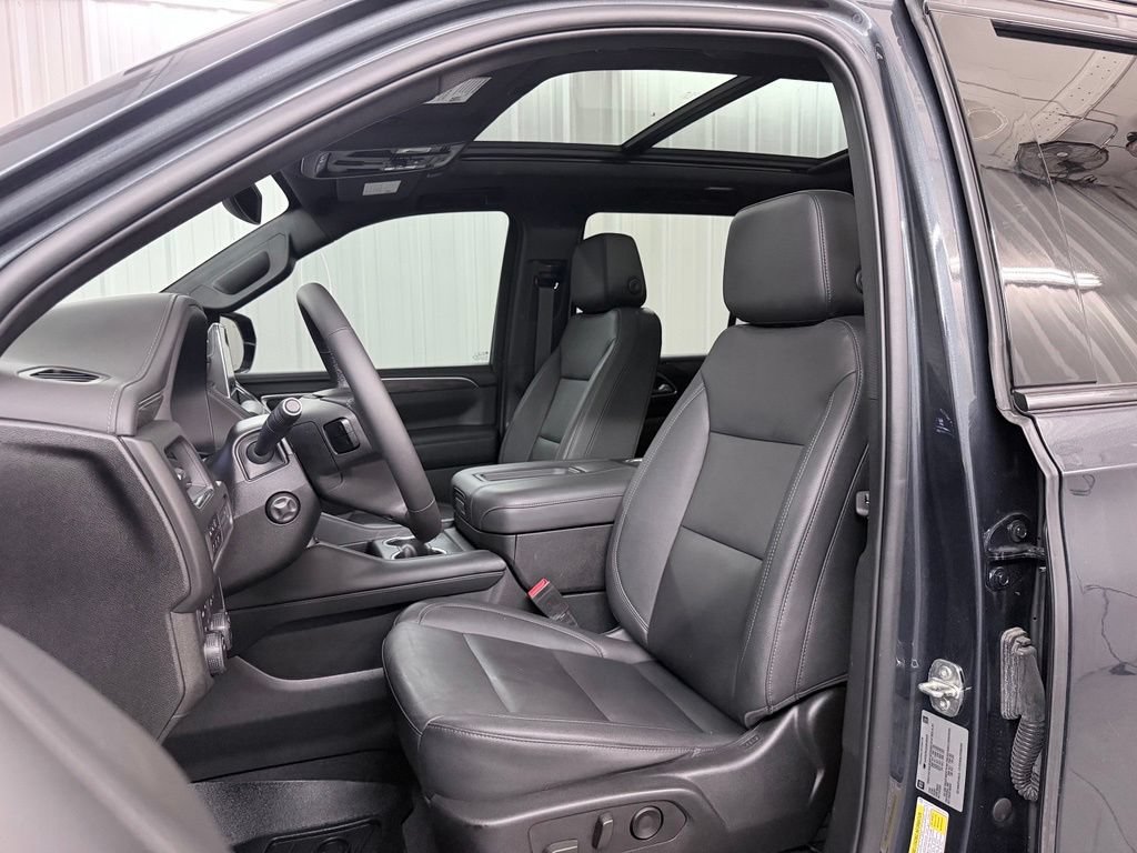 Used 2022 Chevrolet Tahoe Z71 w/ Luxury Package AWD/4WD image 13