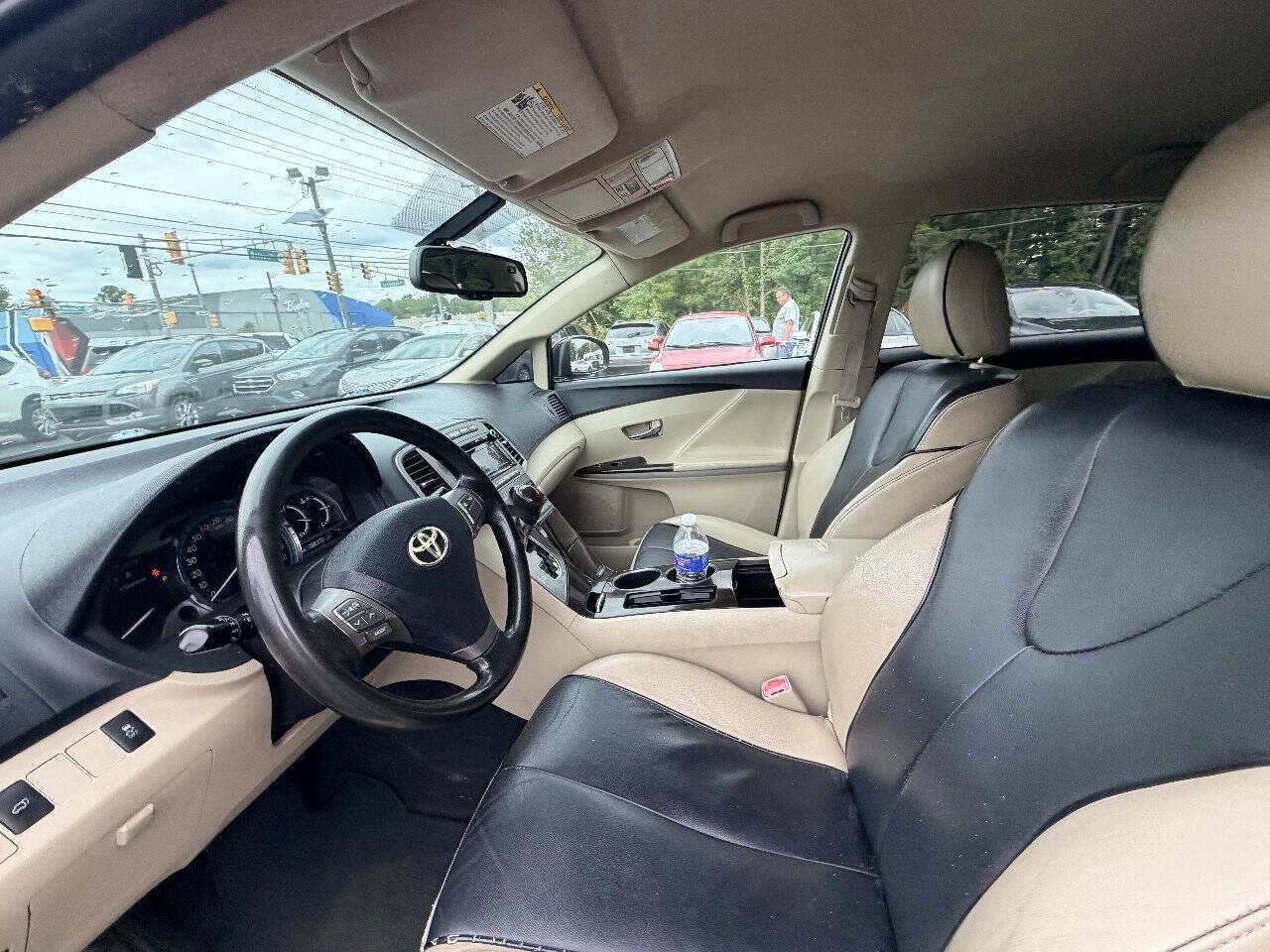Used 2010 Toyota Venza AWD w/ Convenience Pkg image 29