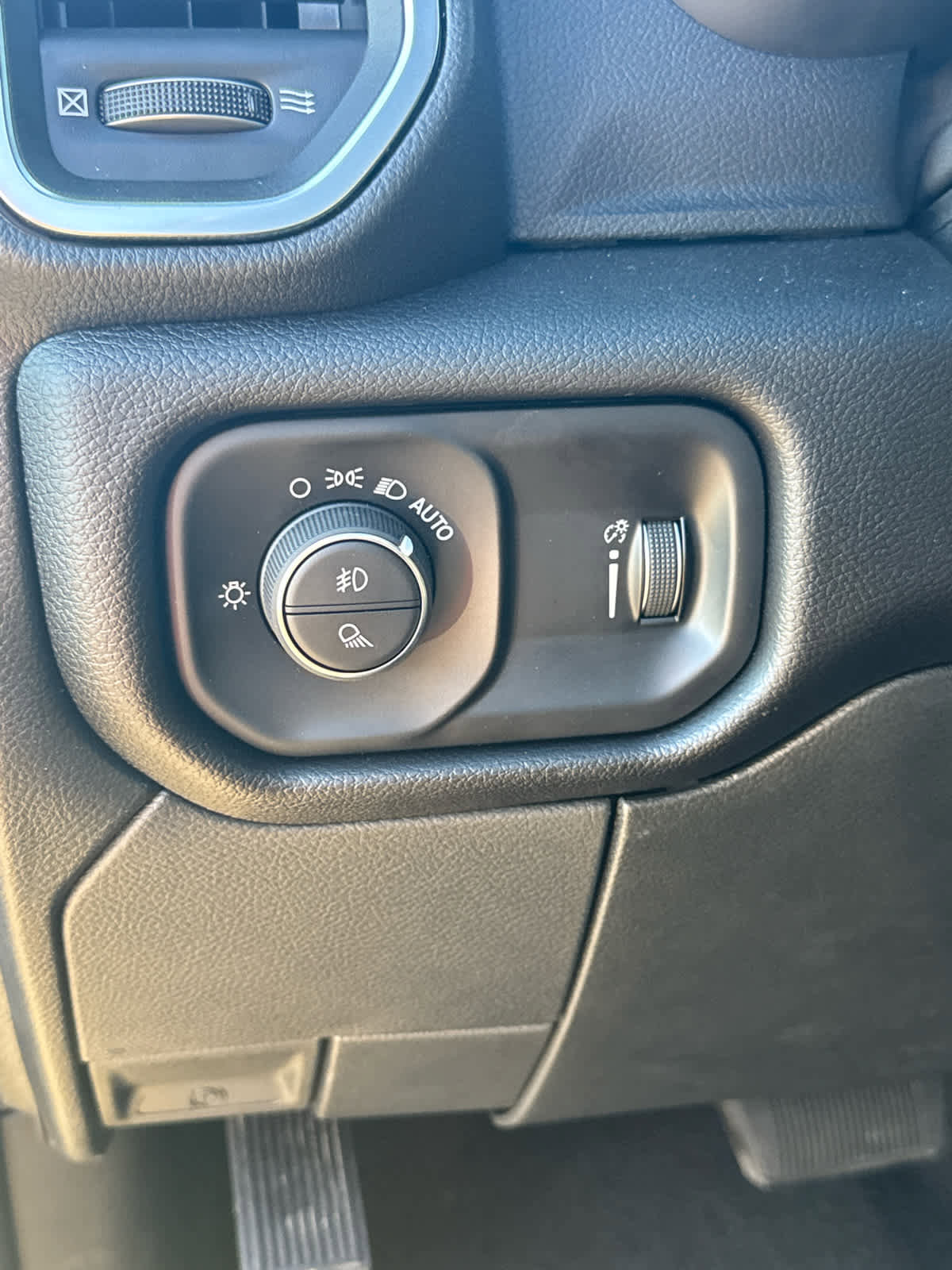 New 2025 RAM 3500 Big Horn image 22
