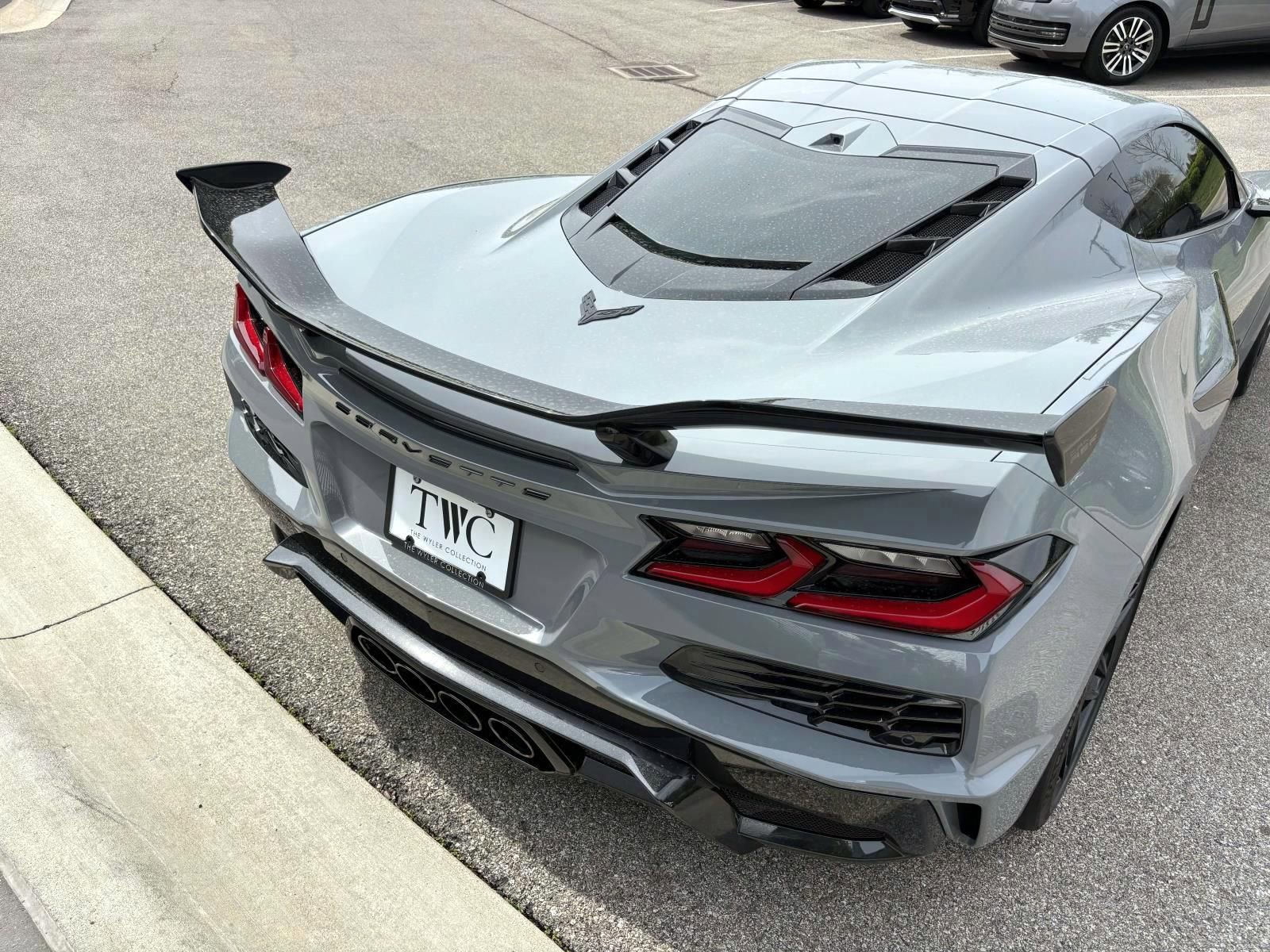 Used 2024 Chevrolet Corvette Z06 w/ Z07 Performance Package RWD image 9