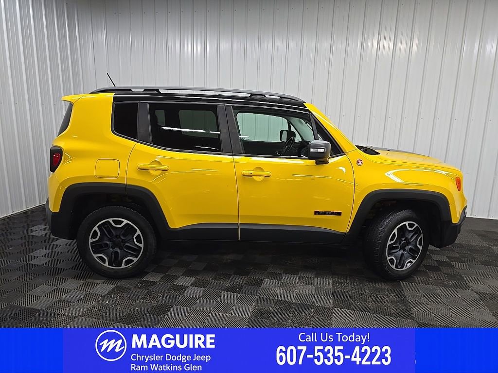 Used 2015 Jeep Renegade Trailhawk w/ Premium Leather Group AWD/4WD image 2