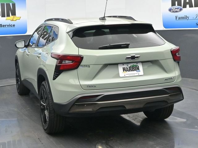 Used 2024 Chevrolet Trax ACTIV w/ Sunroof Package image 4