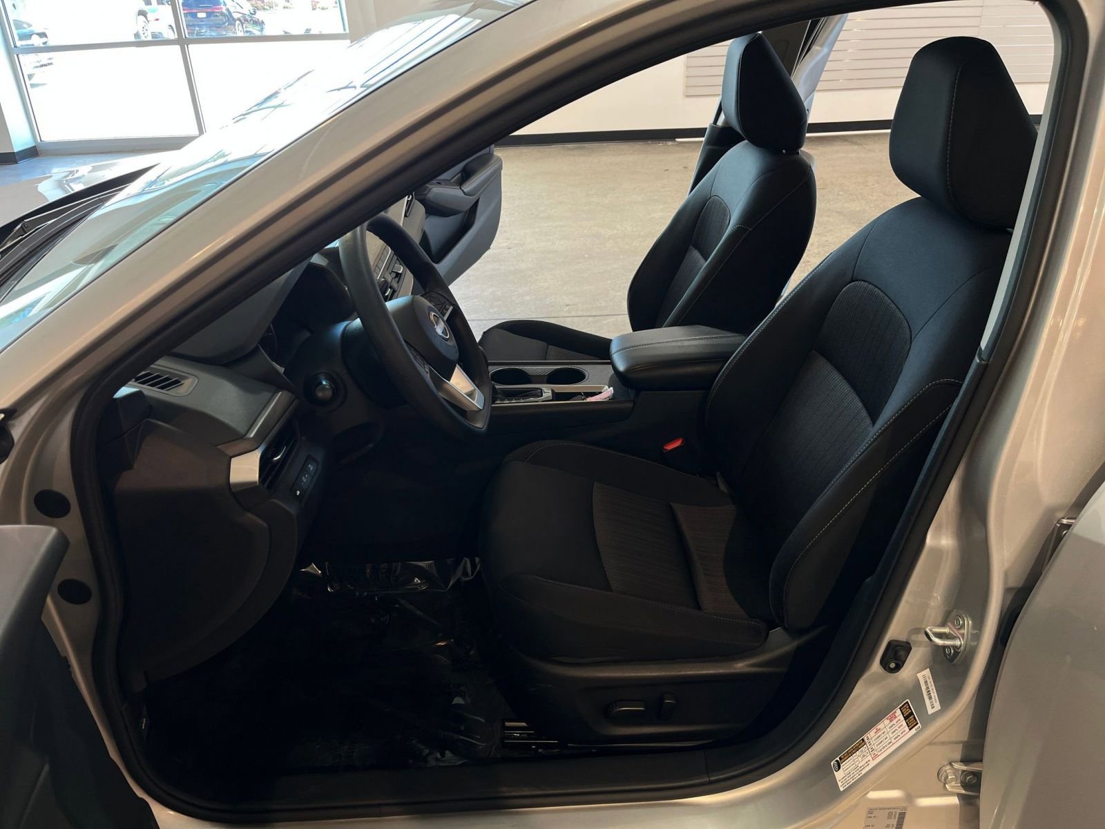 Used 2025 Nissan Altima 2.5 SV image 25