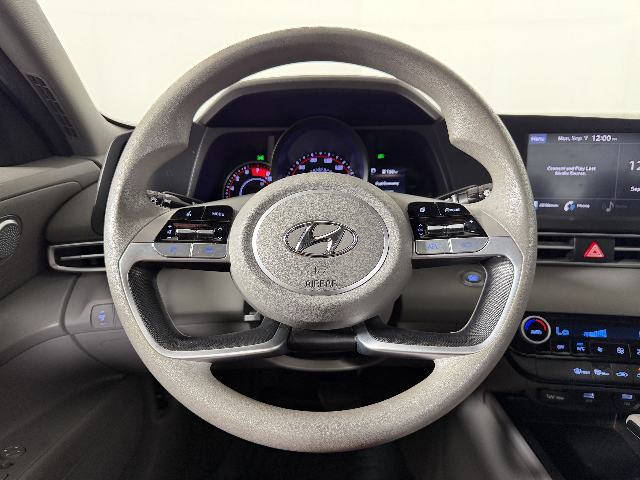 Used 2021 Hyundai Elantra SEL FWD image 9