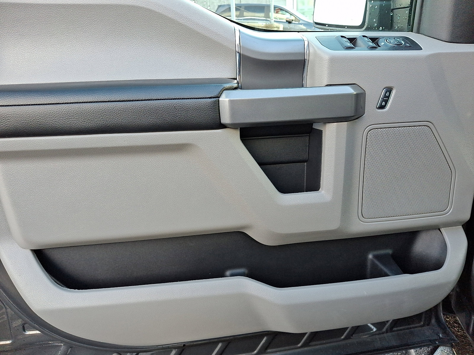 Used 2017 Ford F150 XLT w/ Equipment Group 302A Luxury image 14