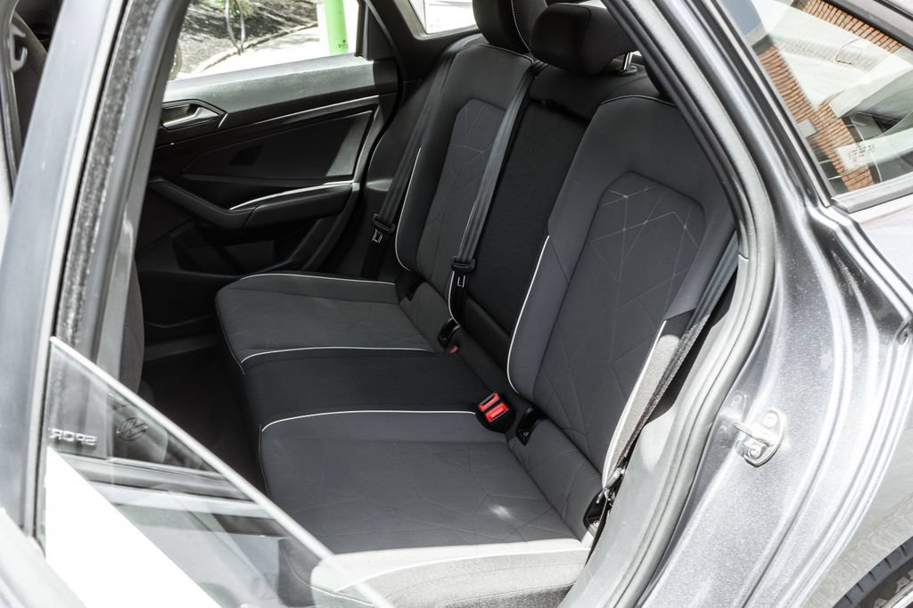 Used 2025 Volkswagen Jetta Sport FWD image 21