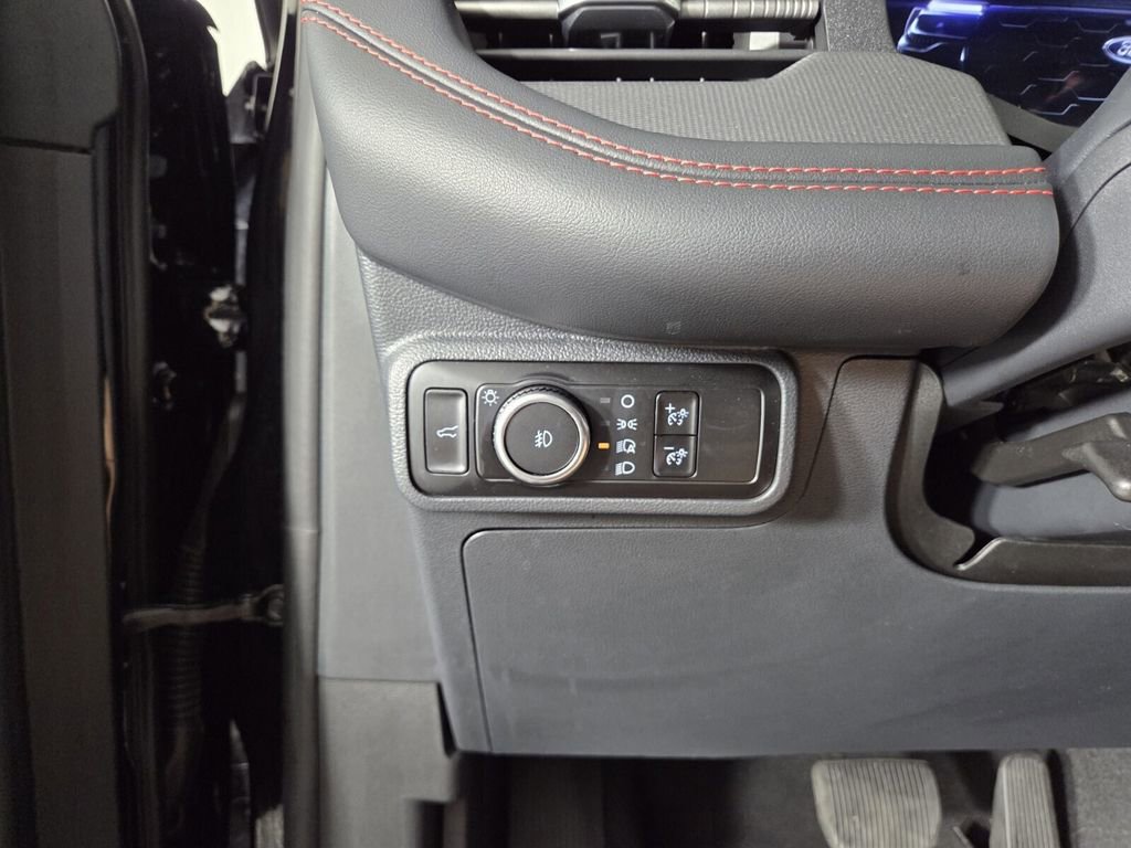 Used 2025 Ford Explorer ST-Line w/ ST-Line Street Pack AWD/4WD image 27