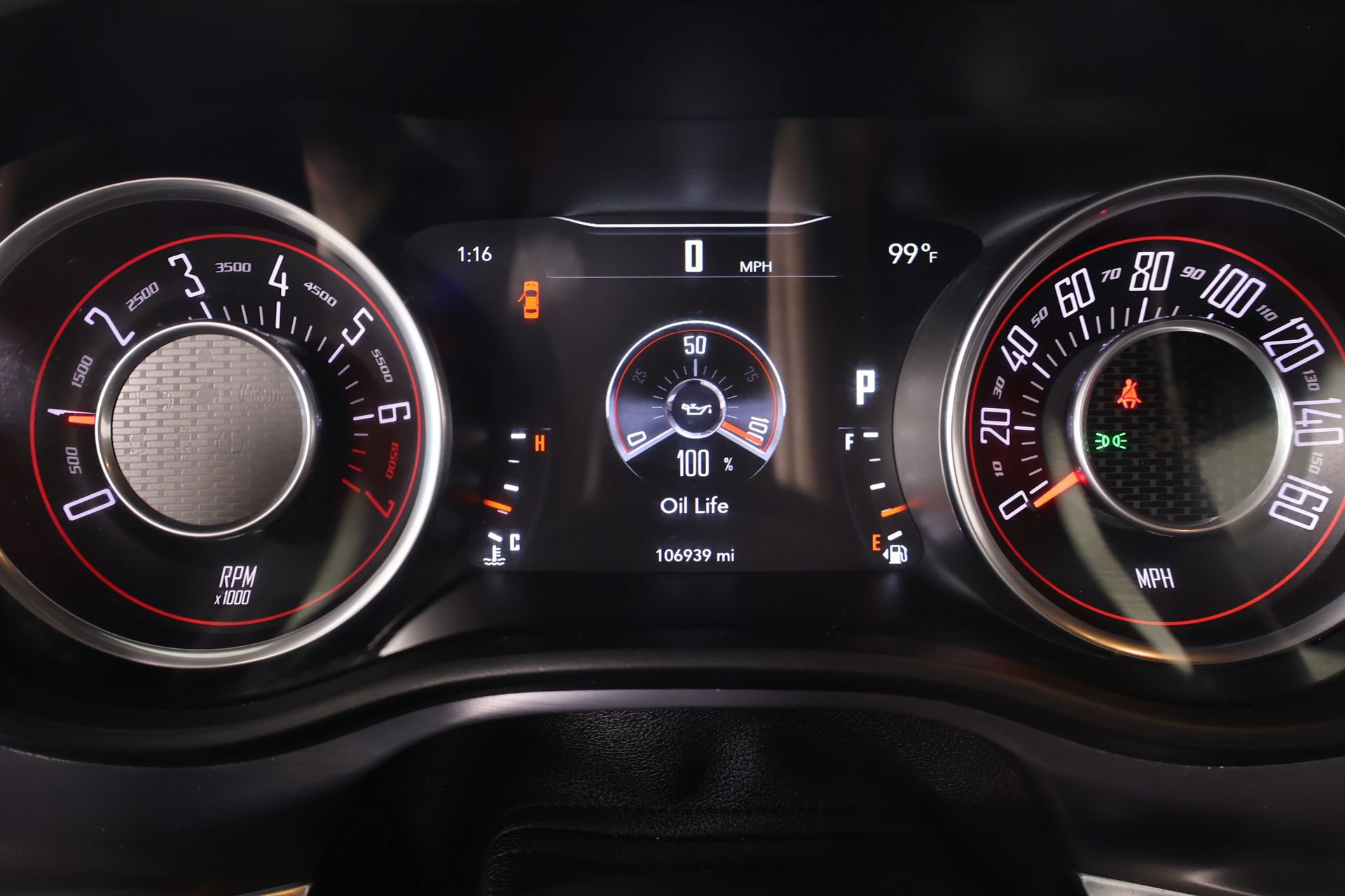 Used 2016 Dodge Challenger SXT RWD image 4