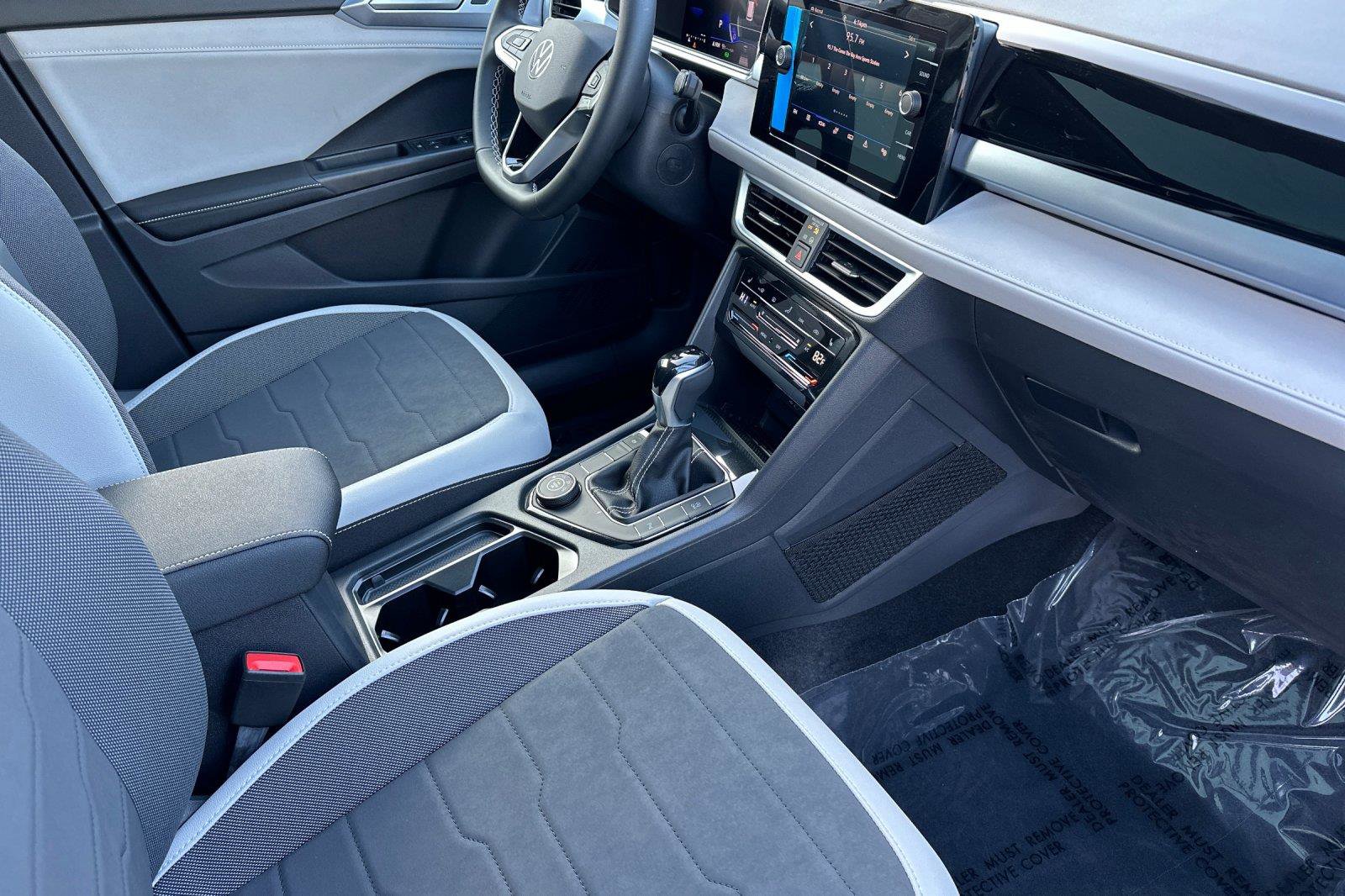 New 2026 Volkswagen Taos SE image 15